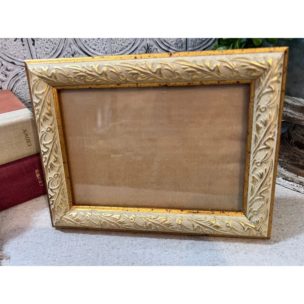 Vintage Ornate Cream and Gold Scrollwork Picture Frame 5x7 Tabletop Wall Mount